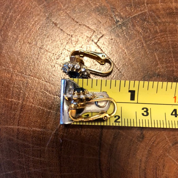 Vintage Flower Clip On Earrings - Picture 6 of 8